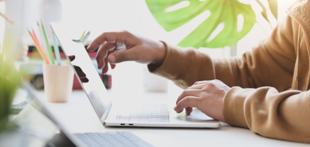 Top b2b pr trends in 2016 that will rock your world laptop working office