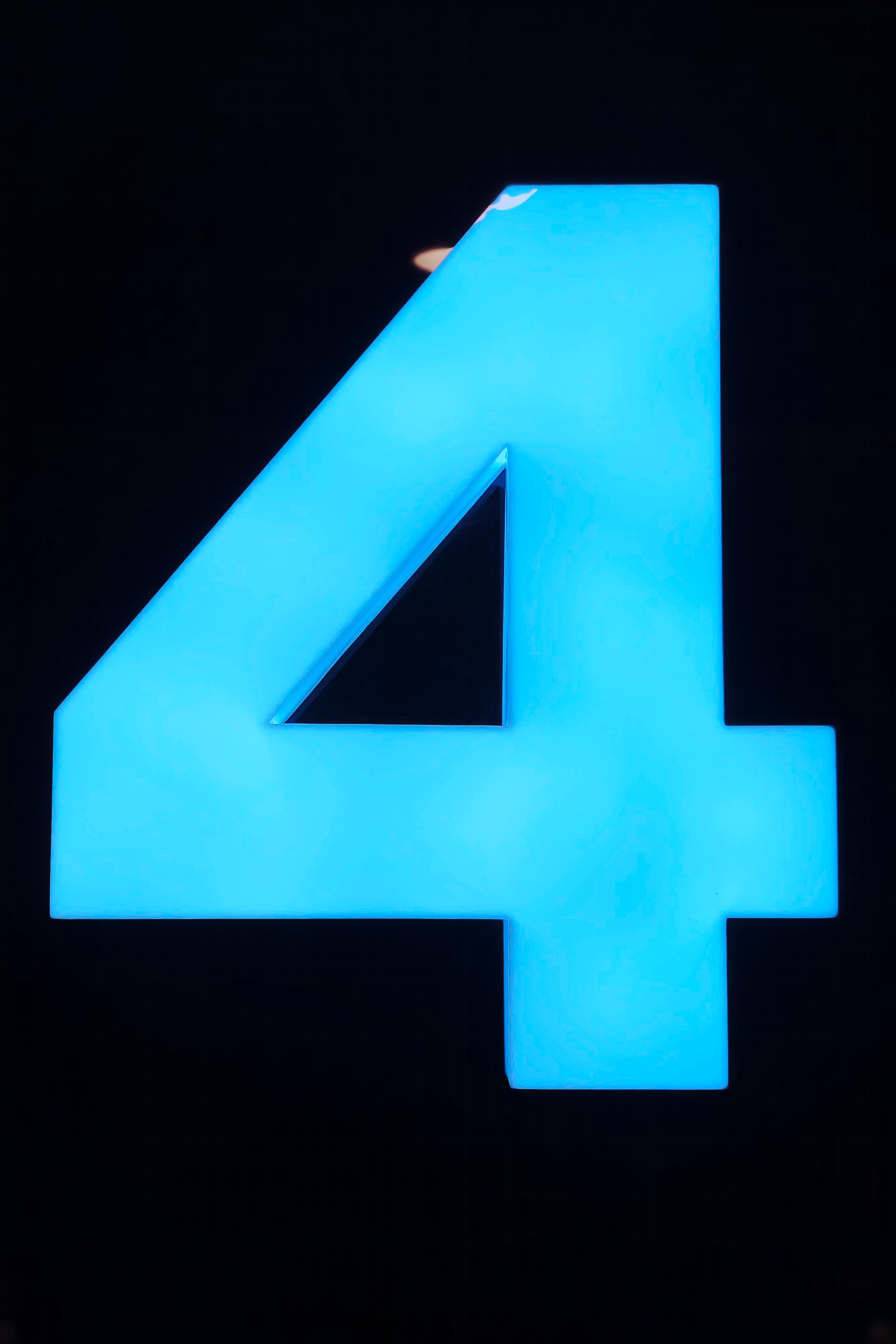 Number four in blue color
