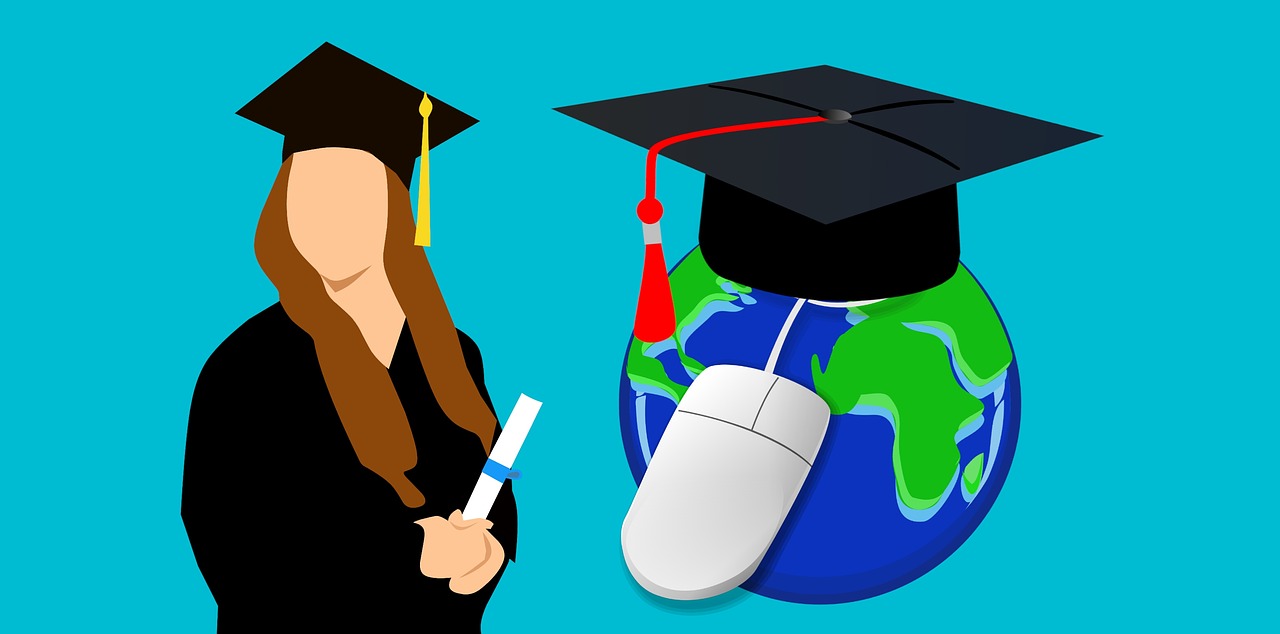 Digital Pathways Vs. Traditional Halls: Choosing Your Communications Degree