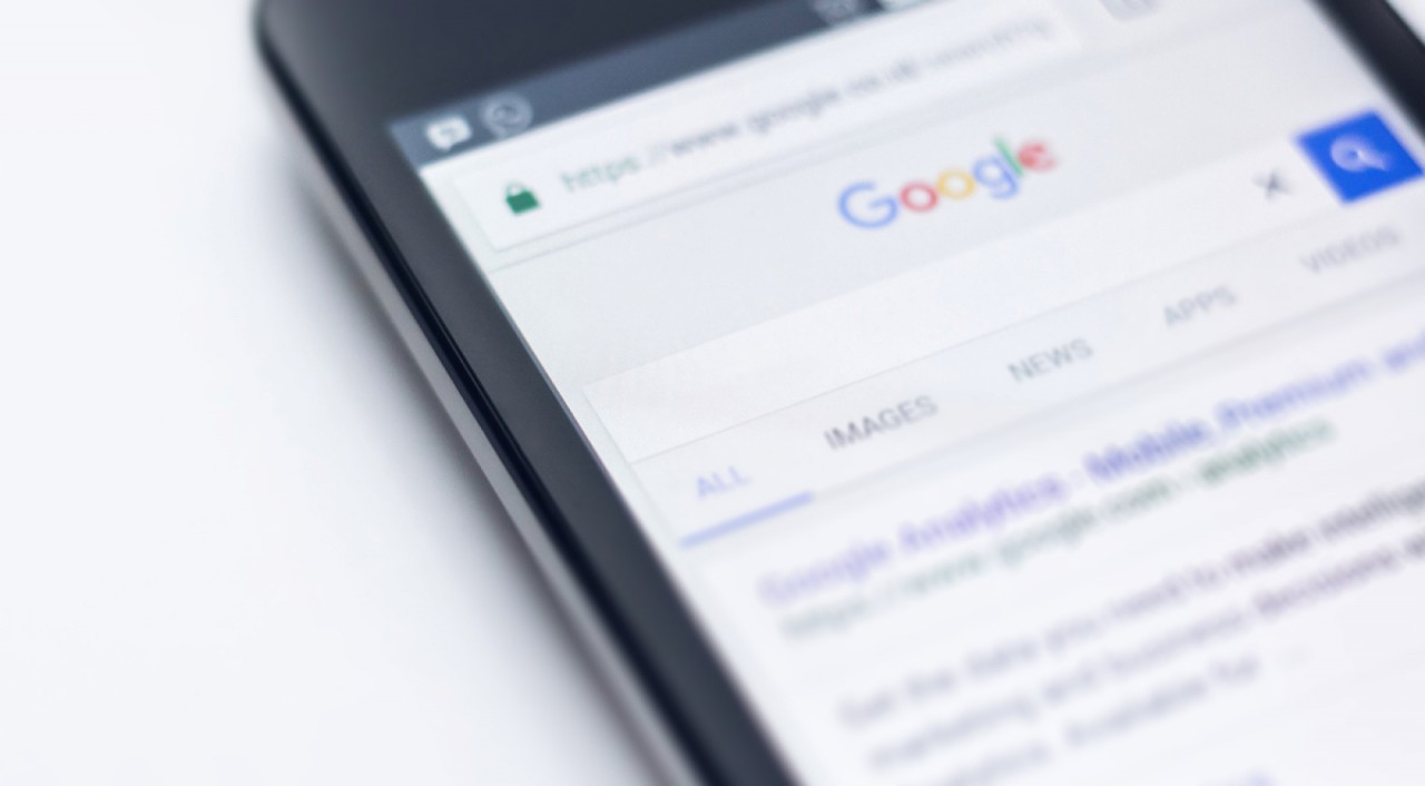 Google search engione results on a phone